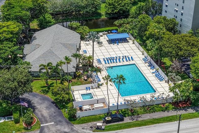 2240 N Cypress Bend Dr 204, Pompano Beach, FL 33069