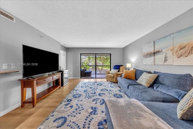 2240 N Cypress Bend Dr 204, Pompano Beach, FL 33069