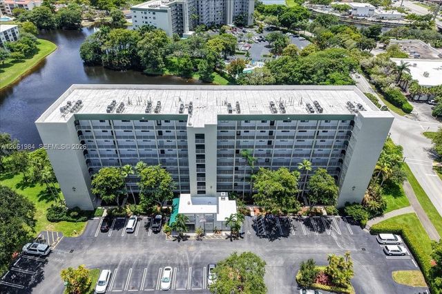 2240 N Cypress Bend Dr 204, Pompano Beach, FL 33069