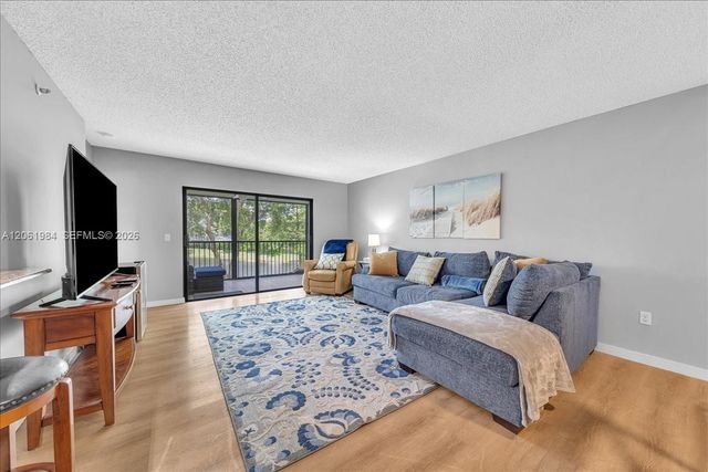 2240 N Cypress Bend Dr 204, Pompano Beach, FL 33069