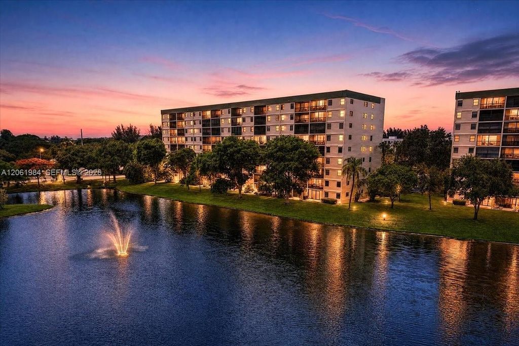 2240 N Cypress Bend Dr 204, Pompano Beach, FL 33069