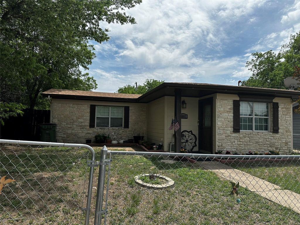 1007 E Live Oak ST, Burnet, TX 78611