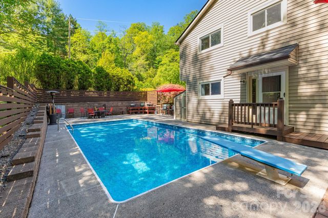 33 Lovers Loop Road, Asheville, NC 28803