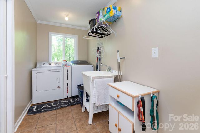 33 Lovers Loop Road, Asheville, NC 28803