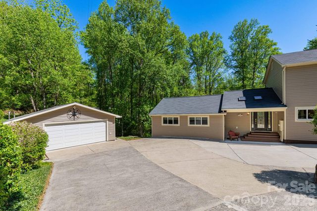 33 Lovers Loop Road, Asheville, NC 28803