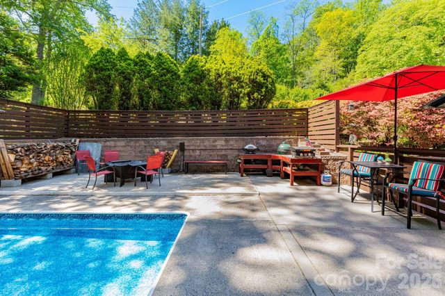 33 Lovers Loop Road, Asheville, NC 28803