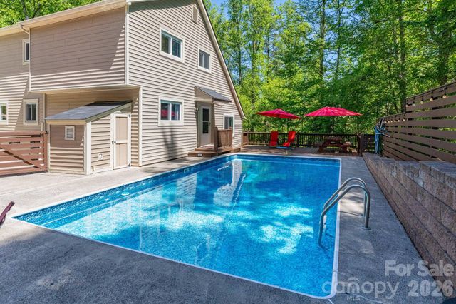 33 Lovers Loop Road, Asheville, NC 28803