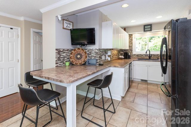 33 Lovers Loop Road, Asheville, NC 28803