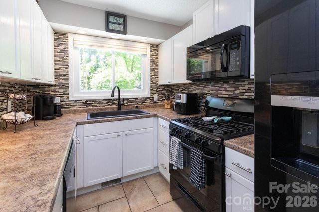 33 Lovers Loop Road, Asheville, NC 28803