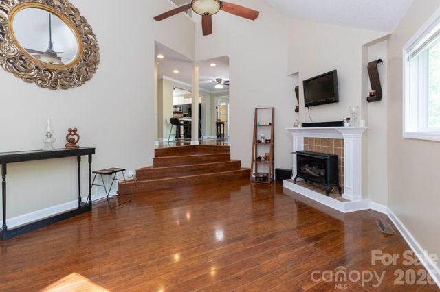 33 Lovers Loop Road, Asheville, NC 28803