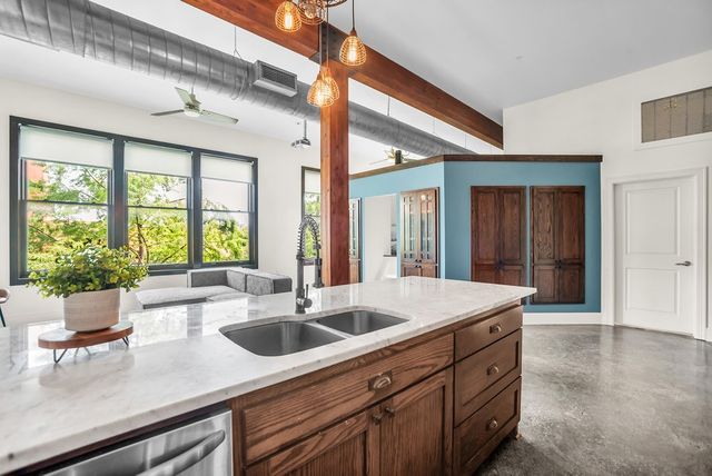 2502 Live Oak Street 218, Dallas, TX 75204