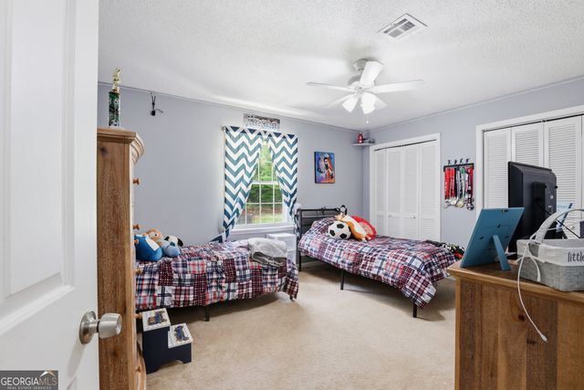 18 Foxdale Circle, Toccoa, GA 30577