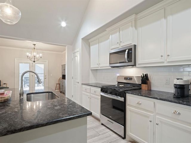 18601 Maidstone Lane, Edmond, OK 73012