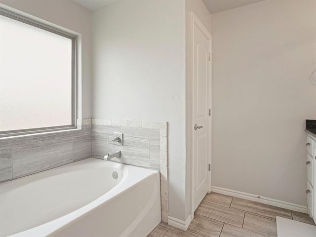 18601 Maidstone Lane, Edmond, OK 73012