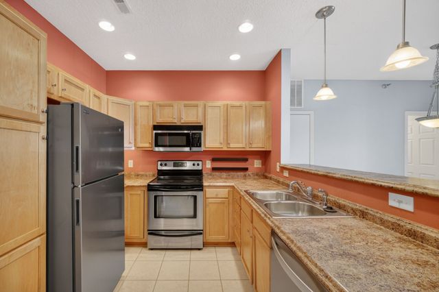 1329 SE University Avenue 106, Waukee, IA 50263