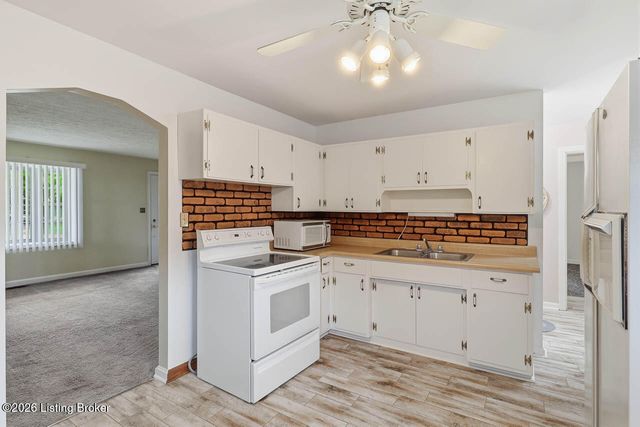 1603 Iroquois Pkwy, Louisville, KY 40214
