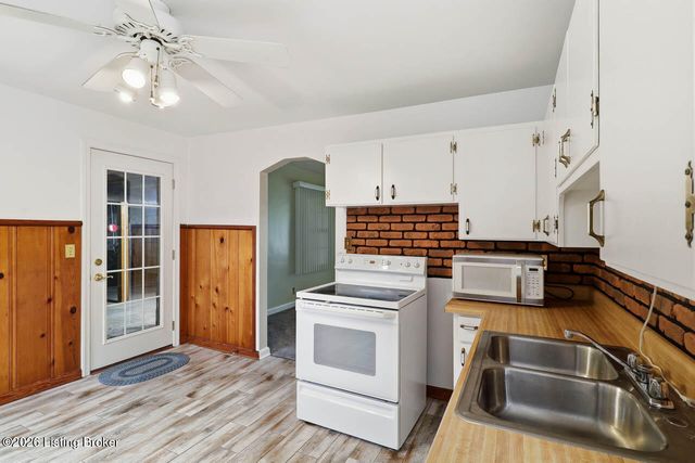 1603 Iroquois Pkwy, Louisville, KY 40214