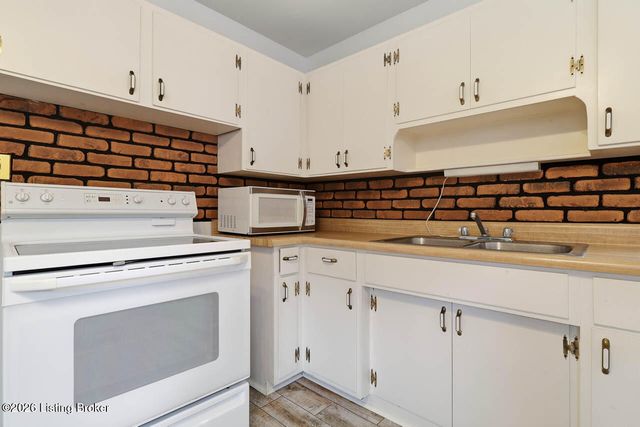 1603 Iroquois Pkwy, Louisville, KY 40214