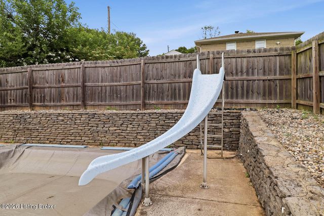 1603 Iroquois Pkwy, Louisville, KY 40214