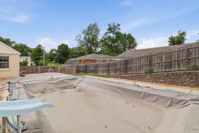 1603 Iroquois Pkwy, Louisville, KY 40214