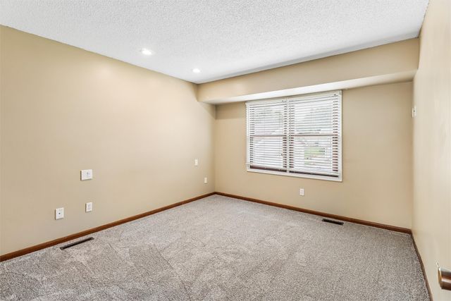 3610 Melanie Drive, Urbandale, IA 50322