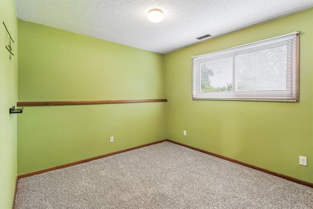 3610 Melanie Drive, Urbandale, IA 50322