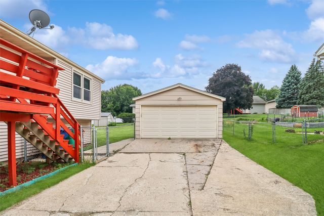 3610 Melanie Drive, Urbandale, IA 50322