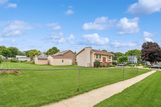 3610 Melanie Drive, Urbandale, IA 50322