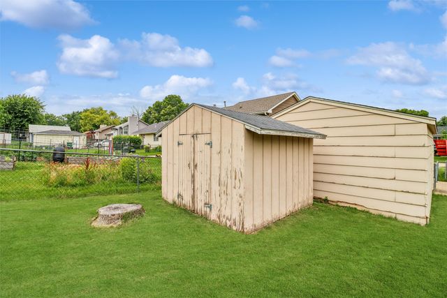 3610 Melanie Drive, Urbandale, IA 50322