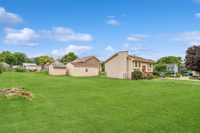 3610 Melanie Drive, Urbandale, IA 50322