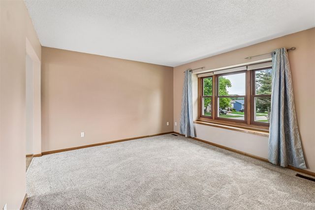 3610 Melanie Drive, Urbandale, IA 50322