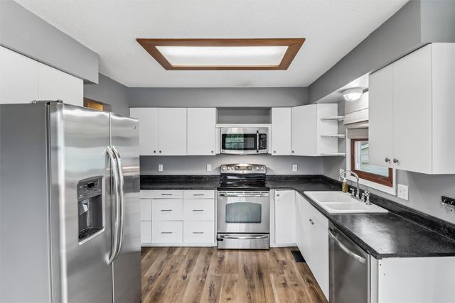 3610 Melanie Drive, Urbandale, IA 50322