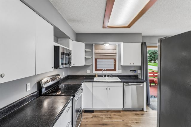 3610 Melanie Drive, Urbandale, IA 50322