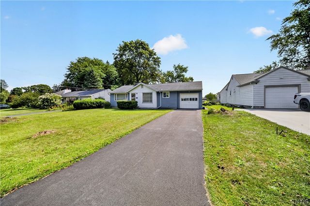 14 Pickwick Rd, Dewitt, NY 13214