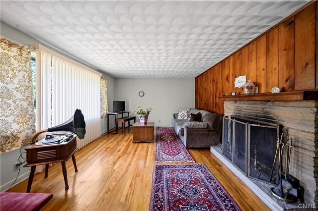 14 Pickwick Rd, Dewitt, NY 13214