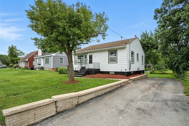 245 8th Avenue, Marion, IA 52302