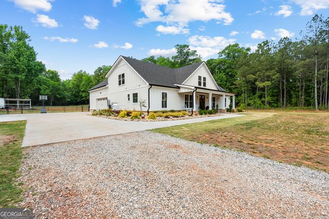 425 Dean Road, Barnesville, GA 30204