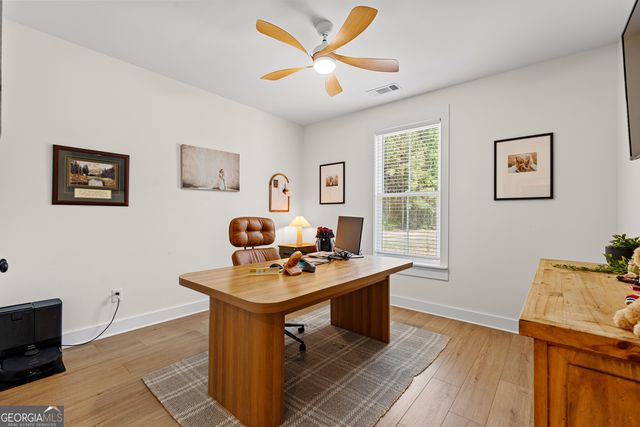 425 Dean Road, Barnesville, GA 30204
