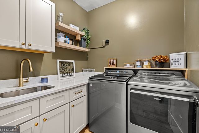 425 Dean Road, Barnesville, GA 30204