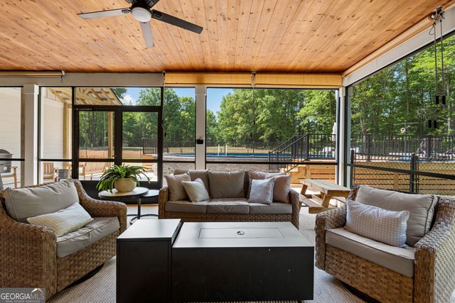 425 Dean Road, Barnesville, GA 30204