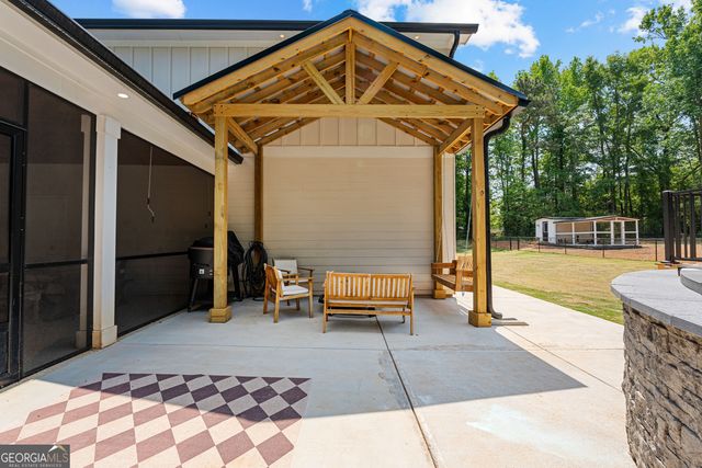 425 Dean Road, Barnesville, GA 30204