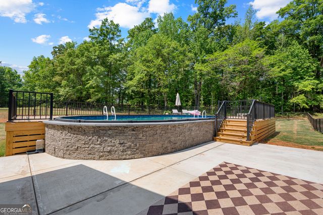 425 Dean Road, Barnesville, GA 30204