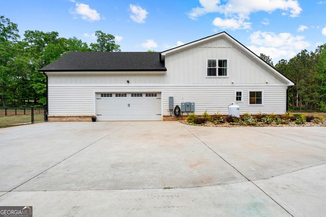 425 Dean Road, Barnesville, GA 30204