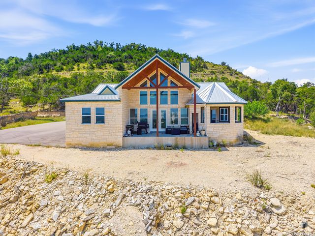 348 WHITE OAK DR, Canyon Lake, TX 78133