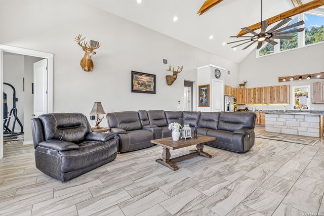 348 WHITE OAK DR, Canyon Lake, TX 78133