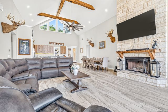 348 WHITE OAK DR, Canyon Lake, TX 78133