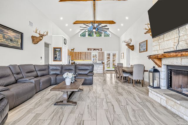 348 WHITE OAK DR, Canyon Lake, TX 78133
