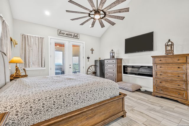 348 WHITE OAK DR, Canyon Lake, TX 78133