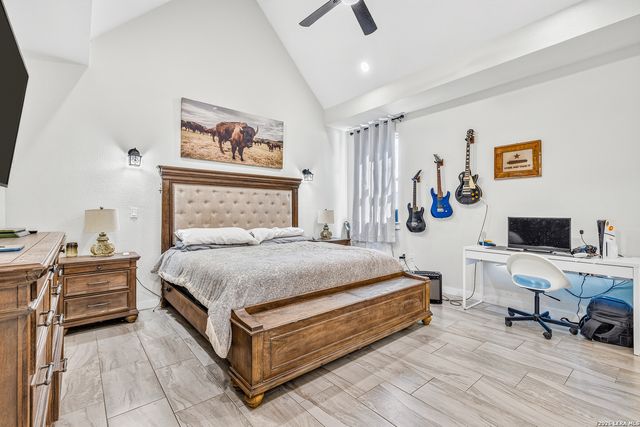 348 WHITE OAK DR, Canyon Lake, TX 78133