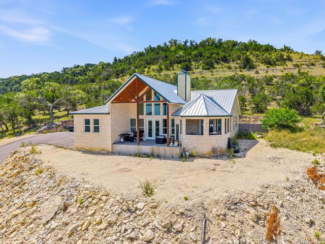 348 WHITE OAK DR, Canyon Lake, TX 78133